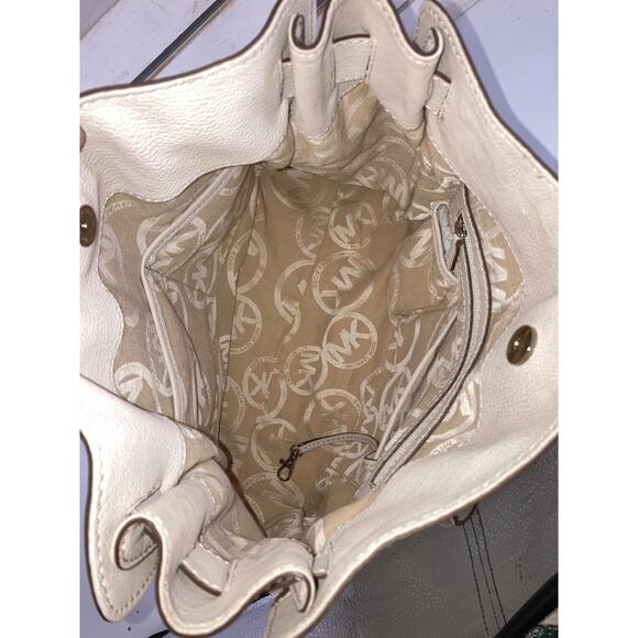 MICHAEL KORS HAMILTON LARGE IVORY LEATHER SHOULDER BAG - Picture 14 of 16